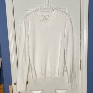 Tommy Hilfiger Women’s v neck sweater size large